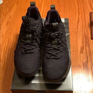 LEBRON XV LOW